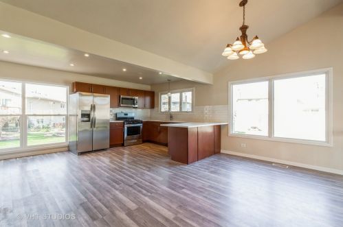 2 Bunting Cir, Lemont IL  60440-1224 exterior