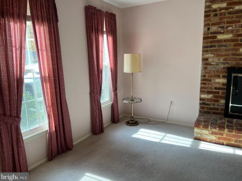 616 Piping Rock Dr, Silver Spring MD 20905-5863 exterior