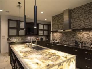 2439 Westlake Dr, Austin TX  78746-2950 exterior