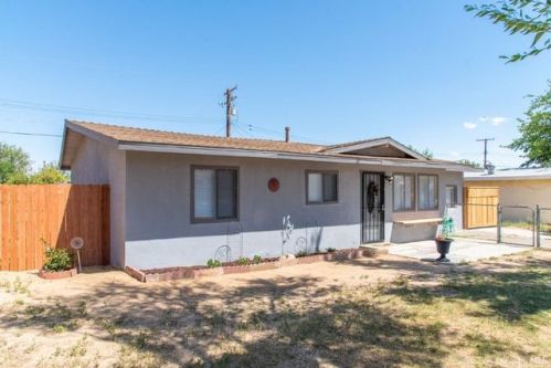 15938 Rexroth St, Mojave, CA 93501-1338