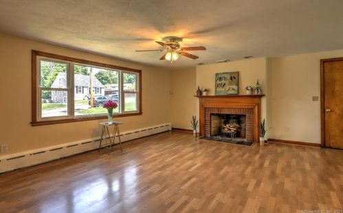 91 Wrinn St, Wallingford CT  06492-3141 exterior