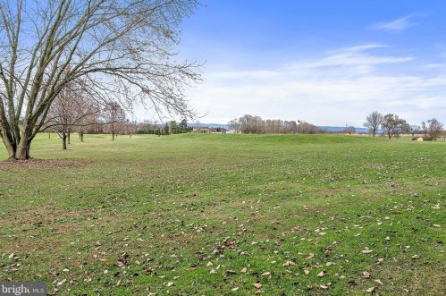 28 Liberty Ct, Carlisle PA  17015-9256 exterior