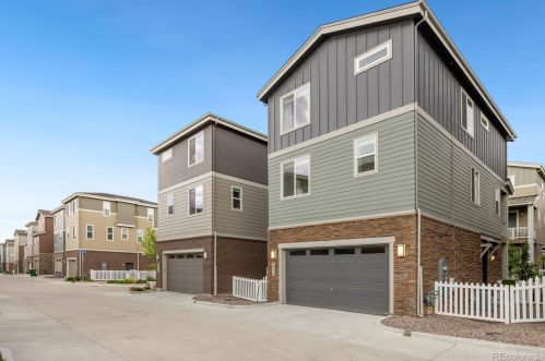 2418 Troy Ct, Aurora CO 80011-6641 exterior