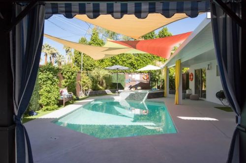 547 Sunrise Way, Palm Springs, CA 92262-6201