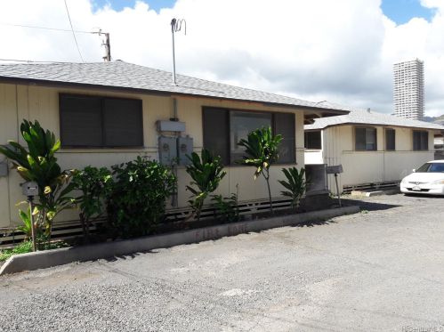 726 Menehune Ln, Honolulu, HI 96826-5649