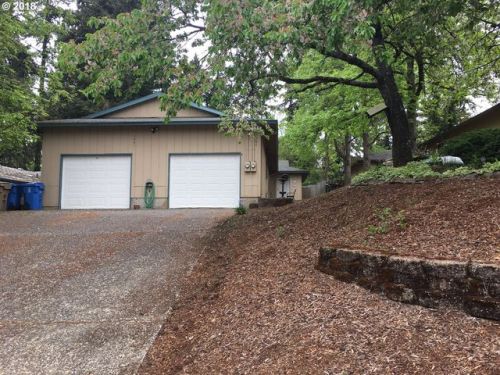 1587 Oak Grove Blvd, Portland, OR 97267-1064