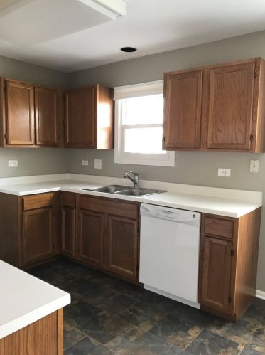 272 Camelot Ln, Carol Stream IL  60188-3617 exterior