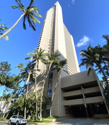 2121 Ala Wai Blvd, Honolulu HI  96815-2268 exterior