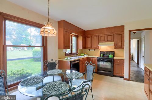 1343 Country Club Dr, Lancaster PA  17601-5209 exterior