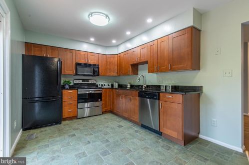 125 Kinsman View Cir, Silver Spring MD 20901-1600 exterior