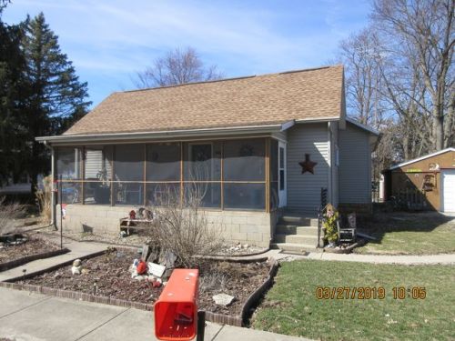 112 1st St, Hume, IL 61932-7042