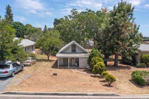 403 8th Ave, Escondido, CA 92025-5030