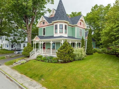 7 Hyler St, Thomaston, ME 04861-3700