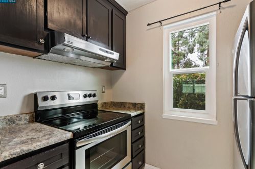 1512 Parkwood Pl, Concord CA  94521-2201 exterior