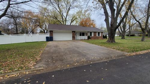 511 Juniper Ln, Bradley, IL 60915-1125