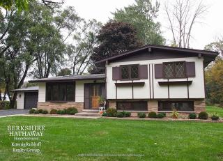 30137 Oak Grove Ave, Green Oaks, IL 60048-1441