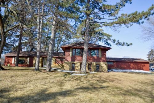 901 University Ave, Betts, SD 57301-4356