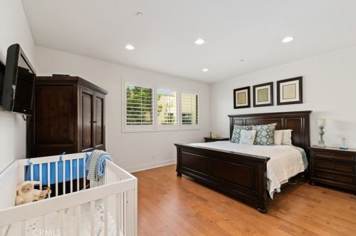 29 Soho, Irvine CA  92612-1083 exterior