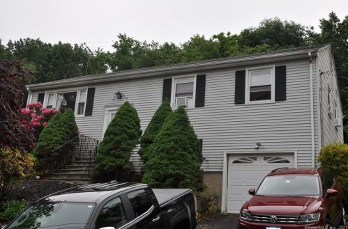 22 Essex Rd, Greenwich CT  06831-4135 exterior