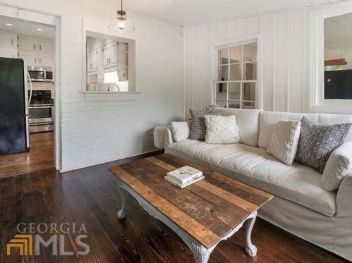 2859 Elliott Cir, Atlanta GA  30305-2726 exterior