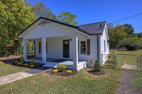 303 Pine St, Rockmart, GA 30153-1944