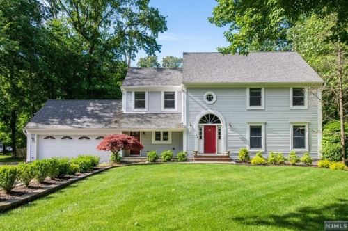 2 Sparrowbush Rd, Mahwah, NJ 07430-1525