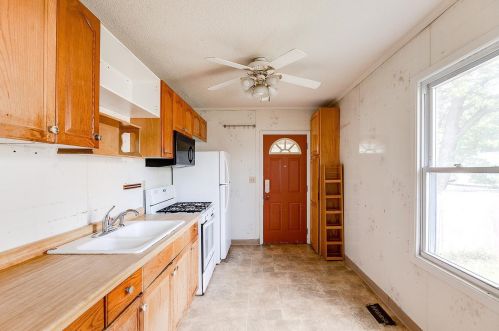 1458 Almond Ave, Saint Paul MN  55108-2536 exterior