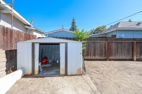 305 Palm St, Turlock CA  95380-4910 exterior