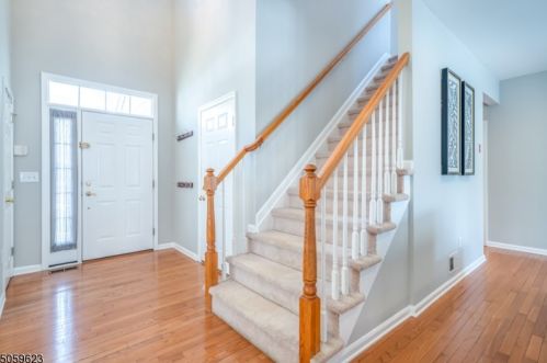 172 Winding Hill Dr, Hackettstown, NJ 07840-5658