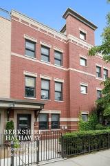 1030 Crosby St, Chicago IL  60610-2405 exterior