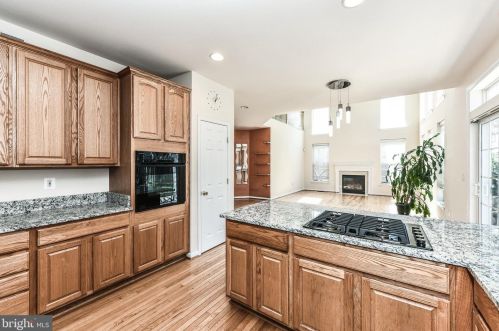 307 Senate Ct, Herndon, VA 20170-5488