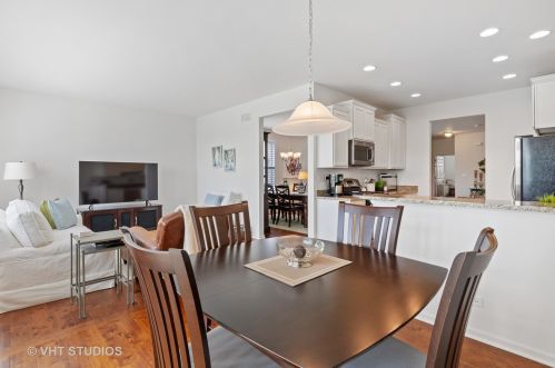 915 Scottsdale Dr, Pingree Grove IL  60140-5423 exterior