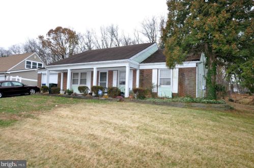 37 Evergreen Dr, Willingboro, NJ 08046-2424