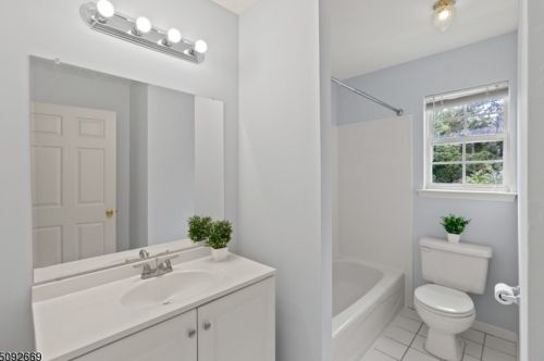 5 Garfield Way, Princeton NJ  08540-1669 exterior