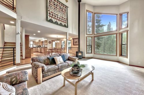 11931 Kitzbuhel Rd, Truckee, CA 96161-6158