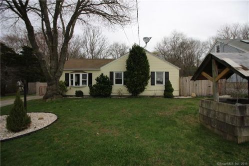 15 Stone Ranch Rd, East Lyme, CT 06333-1126
