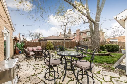 8458 Normal Ave, Niles, IL 60714-2326