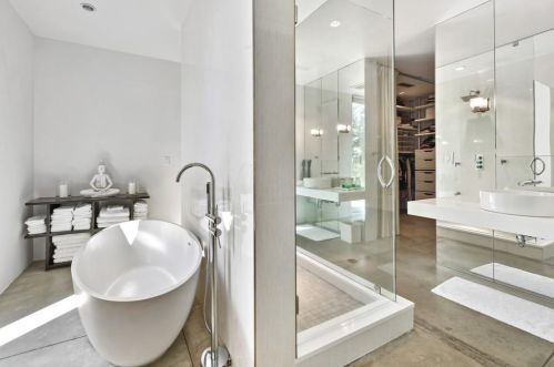 5890 Hilderbrand Dr, Atlanta GA  30328-5149 exterior