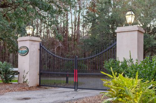 4400 Wando Farms Rd, Awendaw, SC 29429-6143