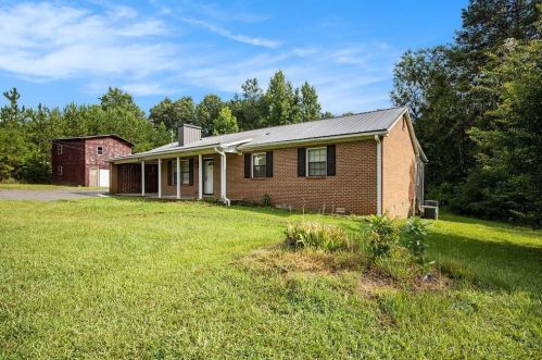 670 Apple Valley Rd, Commerce, GA 30529-4005