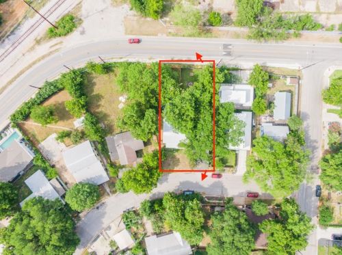 916 Chote Ave, Austin TX  78702-4120 exterior