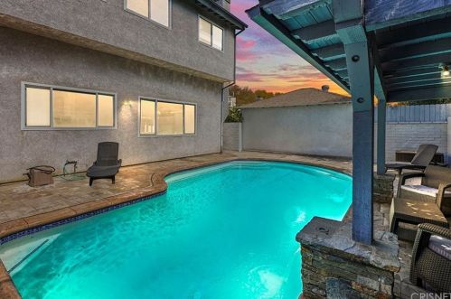 14000 Peach Grove St, Van Nuys, CA 91423-1937