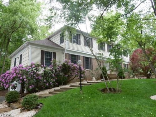 23 Robins Ct, Stirling, NJ 07980-1139