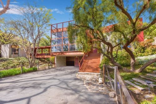 2025 Mt Vernon Ave, Riverside CA  92507-2528 exterior