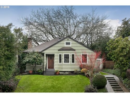 217 32nd Ave, Portland, OR 97214-1933