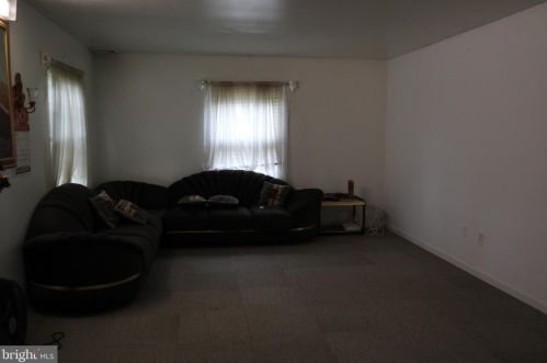 16 Midvale Ln, Willingboro, NJ 08046-3158