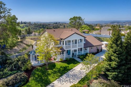 212 Kayla Ct, Lake Nacimiento, CA 93446-7156