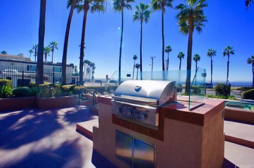 1200 Pacific Coast Hwy, Huntington Beach CA  92648-4849 exterior