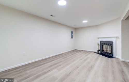 8527 Bauer Dr, Springfield VA  22152-2345 exterior