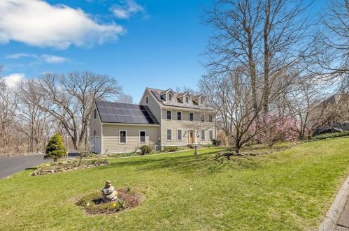 77 Crown View Dr, Upper Stepney, CT 06468-1445